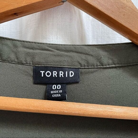 Torrid OLIVE GREEN CHALLIS ZIP FRONT ROMPER 00(10) POCKETS ROLL TAB - Picture 7 of 10